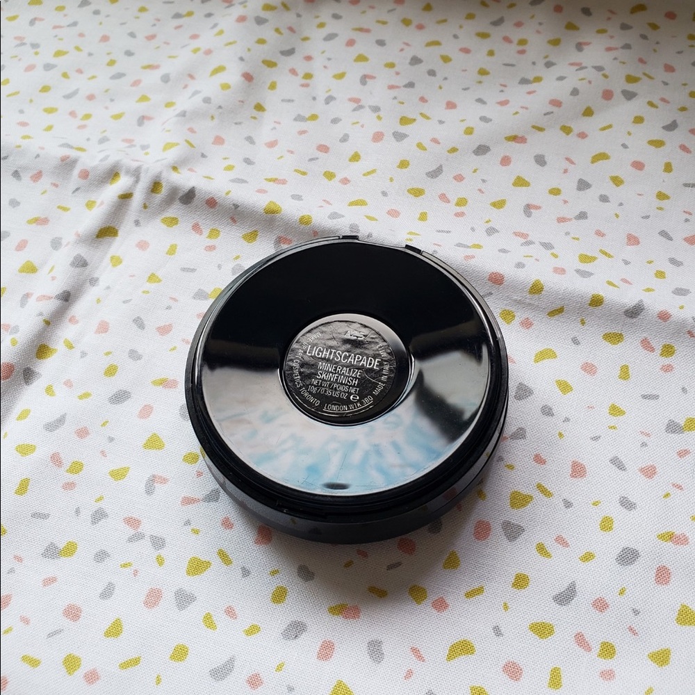 Mac Mineralize Skinfinish in Lightscapade
